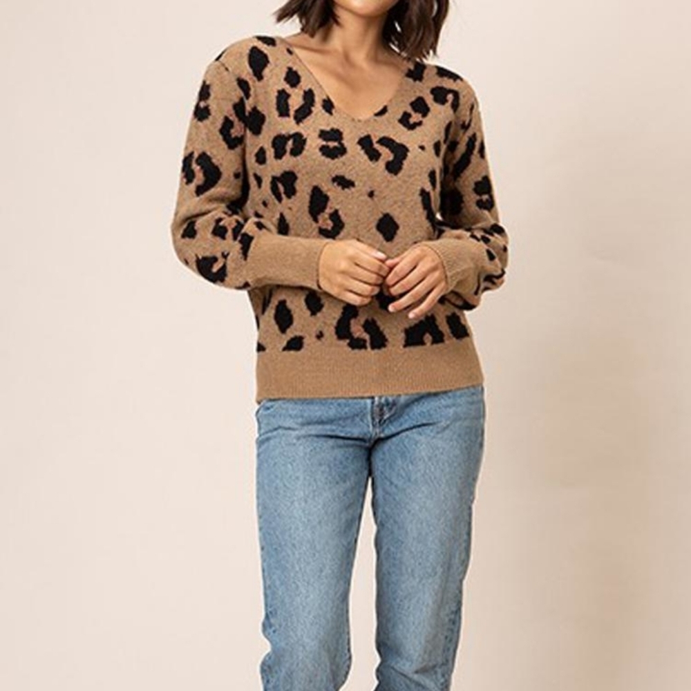 NWOT Revolve MAJORELLE Raw Edge V Neck Leopard Cheetah Print Sweater Size M - Picture 5 of 9